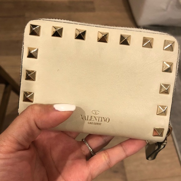 Valentino Garavani Other - Authentic Valentino Garavani Rockstud wallet